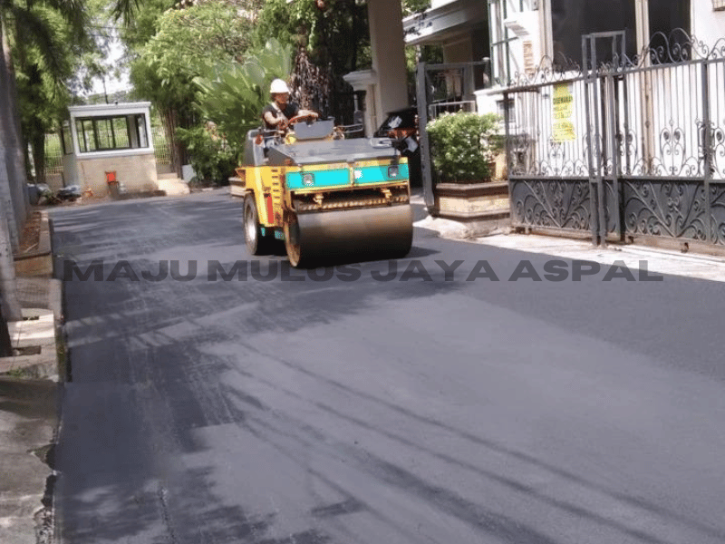 pengaspalan jalan komplek perumahan Bandung Barat